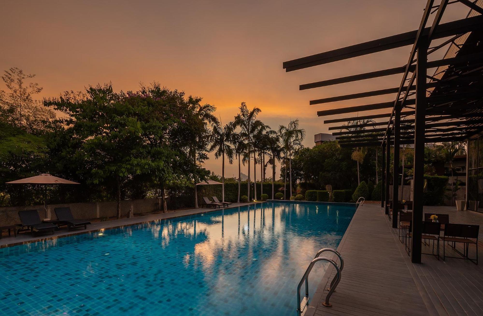 Sea Two Pool Villa Resort Pattaya Praia de Jomtien Exterior foto